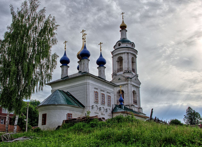 Маленькая церковь фото