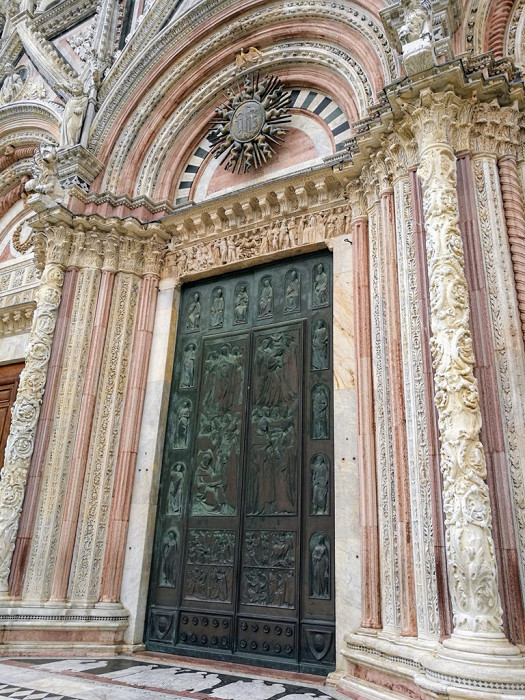 Вход в Сиенский собор, Италия