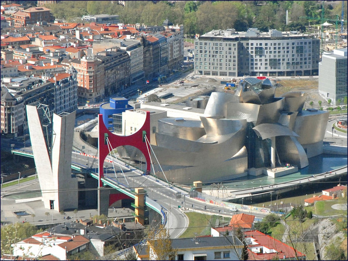 Музей Гуггенхайма в Бильбао, вид с воздуха