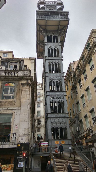Элевадор-ди-Санта-Жушта — лифтовый подъёмник в Лиссабоне