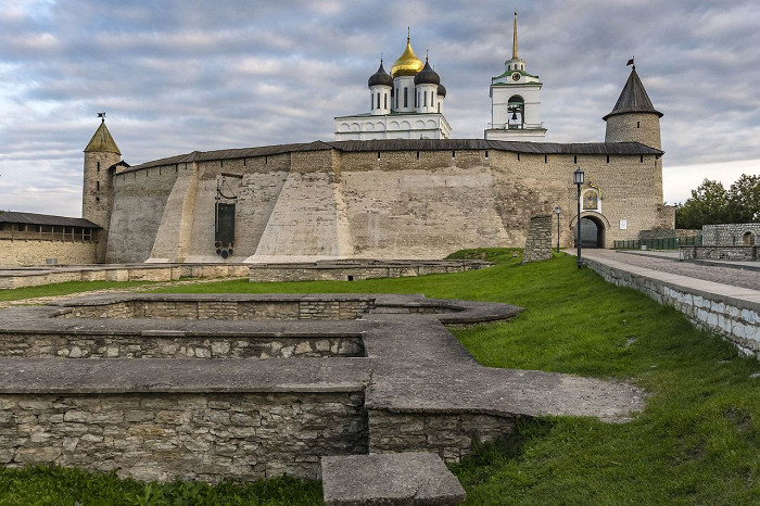 Псковский Кремль, стены и башни