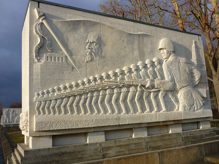 Монумент советским солдатам в Трептов парке