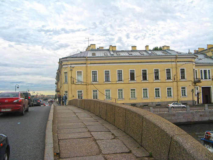 Прачечный мост в Санкт-Петербурге, вид на Баурский дом