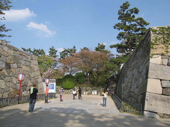 Замок Нагоя, вход во двор