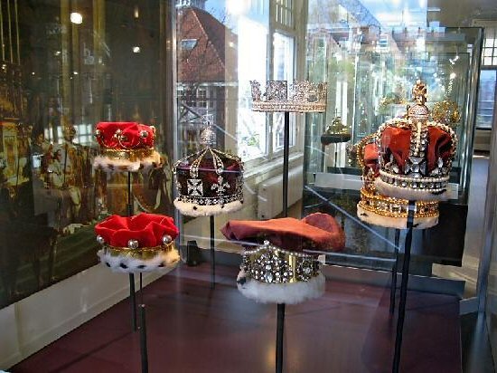Витрины Музея алмазов, Амстердам