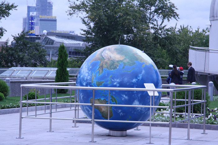Макет Земли в планетарии, Москва, Россия