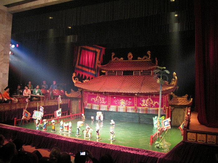 Вьетнамский кукольный театр на воде, сцена
