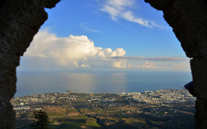 Вид на море, замок Святого Иллариона, Северный Кипр