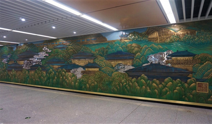 Стены станции метро Houweizhai