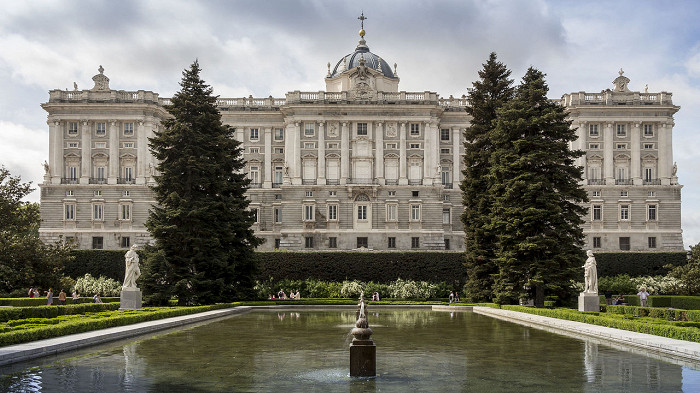 Королевский дворец в Мадриде, фонтан