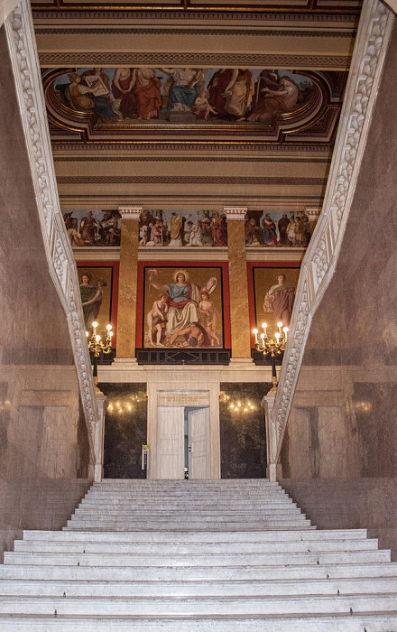 Венгерский национальный музей, парадная лестница