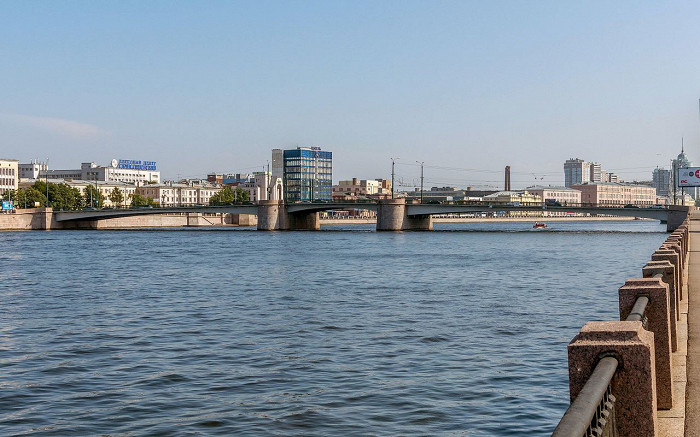 Вид на Гренадерский мост в Санкт-Петербурге