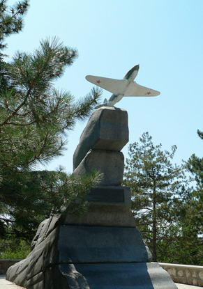Малахов курган, памятник летчикам