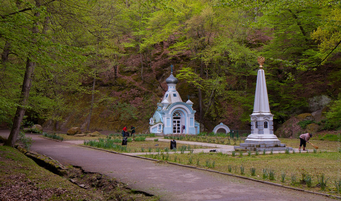храм в скале горячий ключ