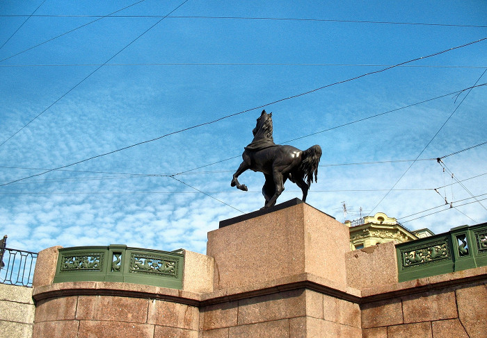 Одна из четырех скульптур укротителей коней на Аничковом мосту, Санкт-Петербург
