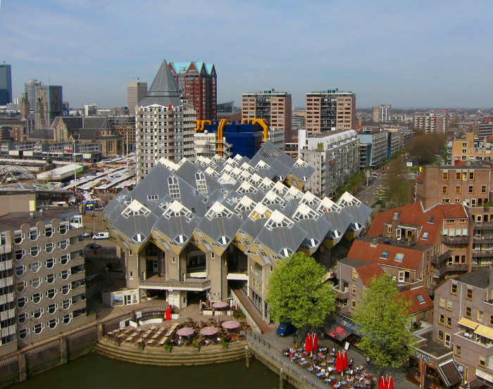 Кубические дома в Роттердаме, вид из Старого порта
