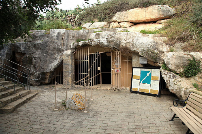Вход в пещеру Гхар-Далам