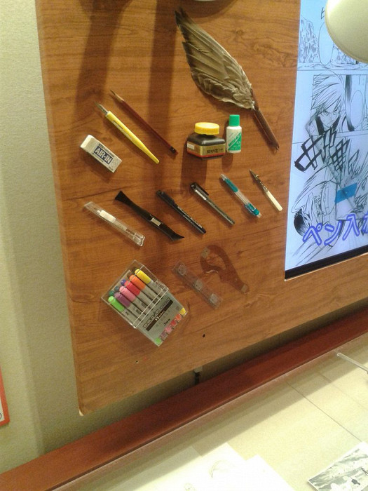 Международный музей манги, экспозиция ручек и карандашей