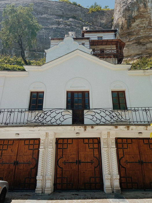Свято-Успенский монастырь, фасад
