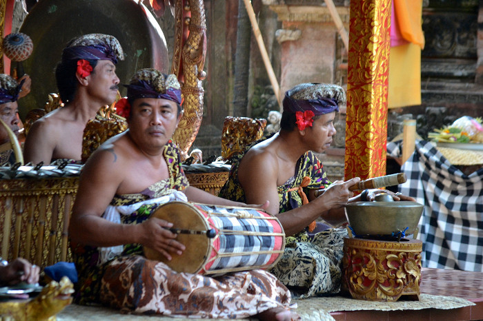 Музыканты у храма Пура Пусех, Батубулан