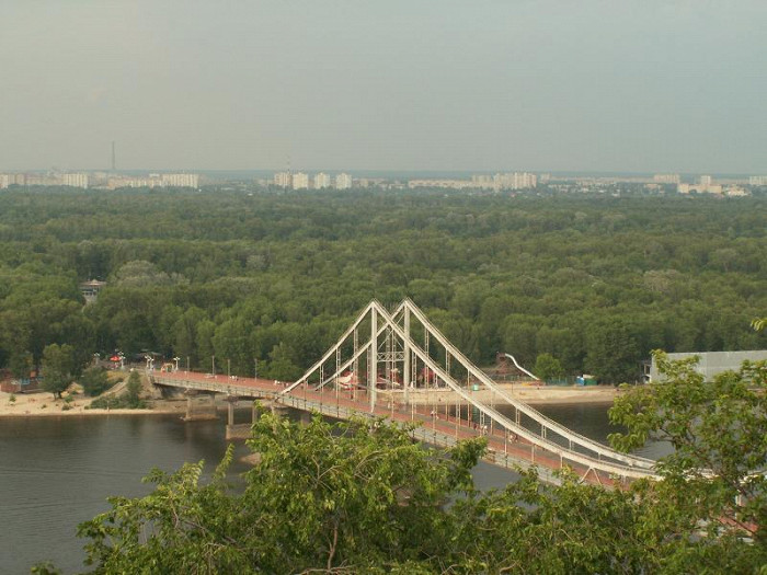 Пешеходный мост в Киеве, Украина