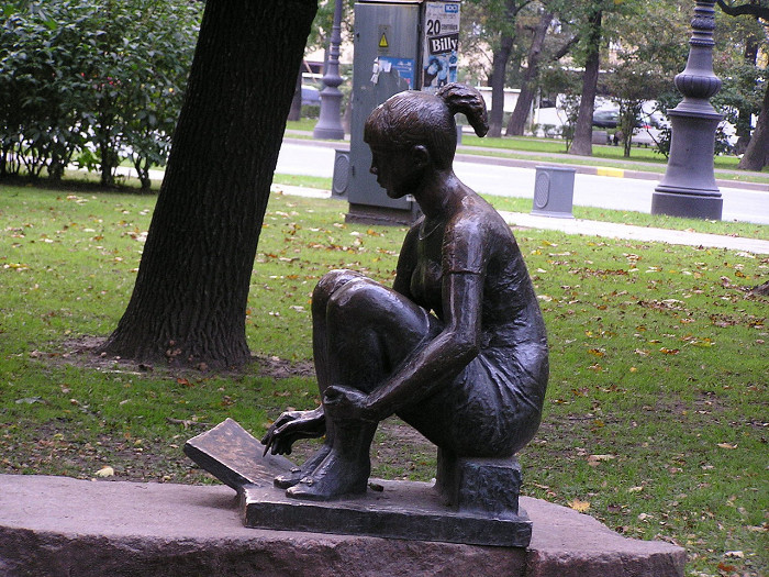 Скульптура в Александровском парке