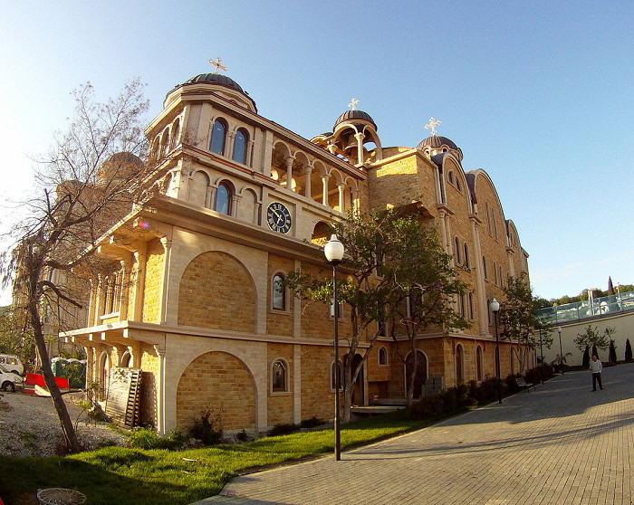 храм спаса в адлере
