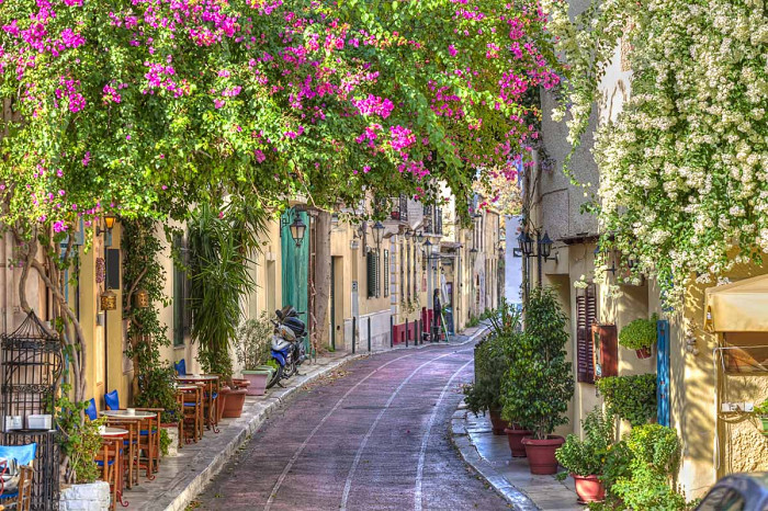 Традиционная греческая улочка в Афинах
