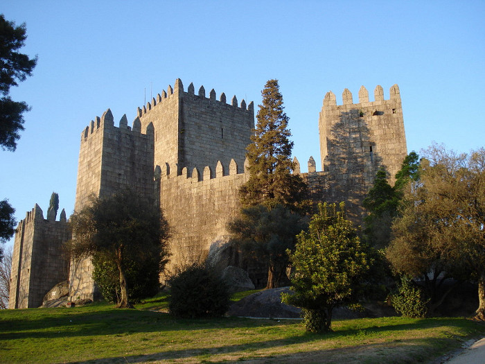 Замок Гимарайнш, Португалия
