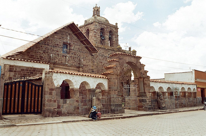 Церковь, построенная из блоков Тиуанако