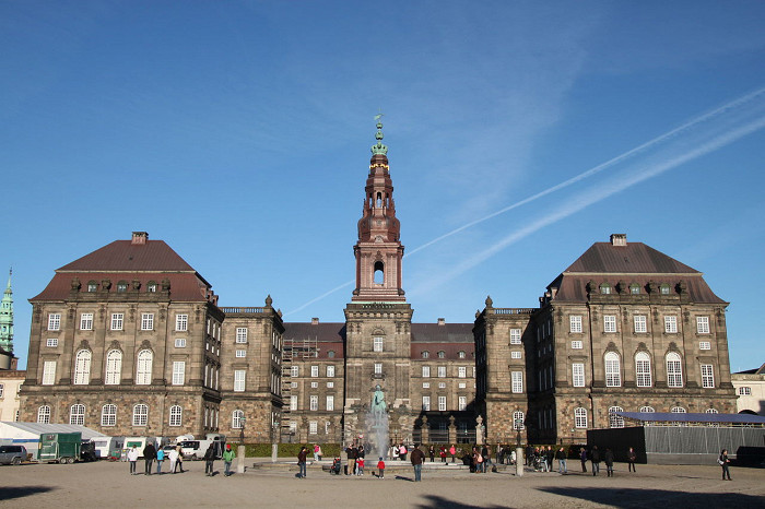 Дворец Кристиансборг, здание датского парламента