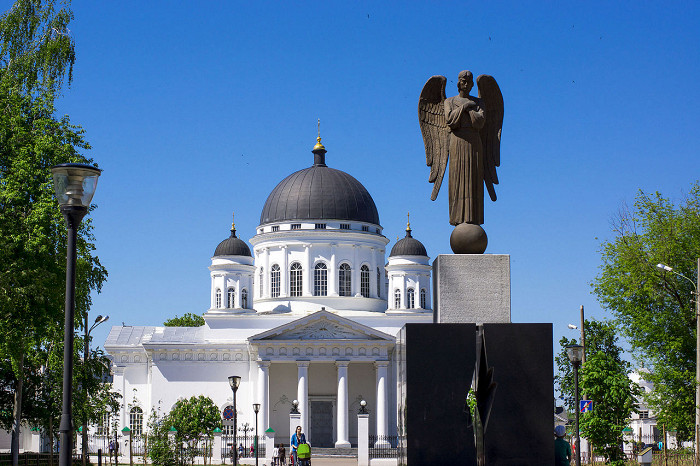Вид на Спасский Староярмарочный собор в Нижнем Новгороде