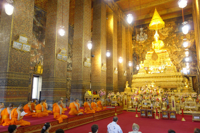Раттанакосин, интерьер храма Лежащего Будды