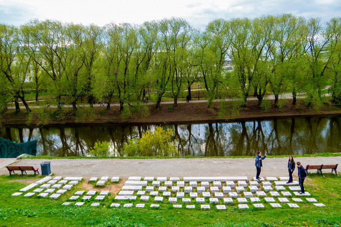 Памятник клавиатуре в парке Екатеринбурга
