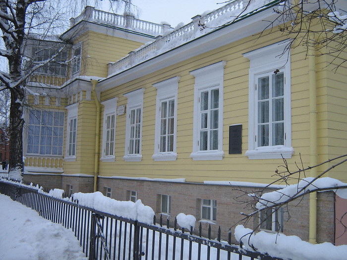 Музей-дача А. С. Пушкина, боковой фасад