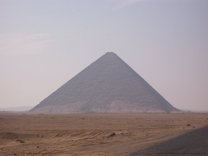 Розовая пирамида в Египте