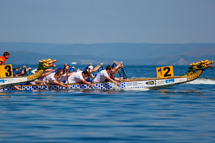 Соревнования по гребле на лодках во Владивостоке
