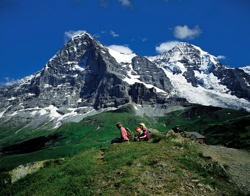 Горы Eiger (3970m), Moench (4099 m), Гриндельвальд