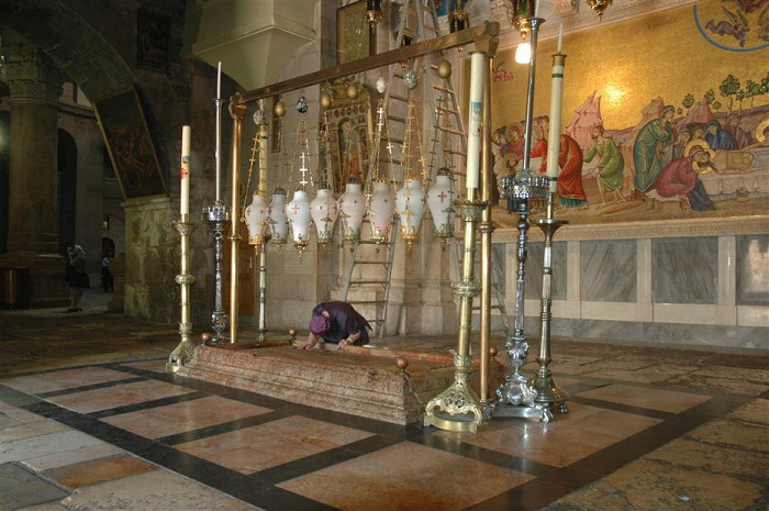 Камень Помазания у Гроба Господня в Иерусалиме