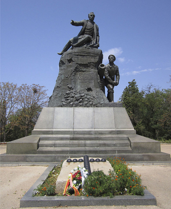 Малахов курган, памятник вице-адмиралу Корнилову