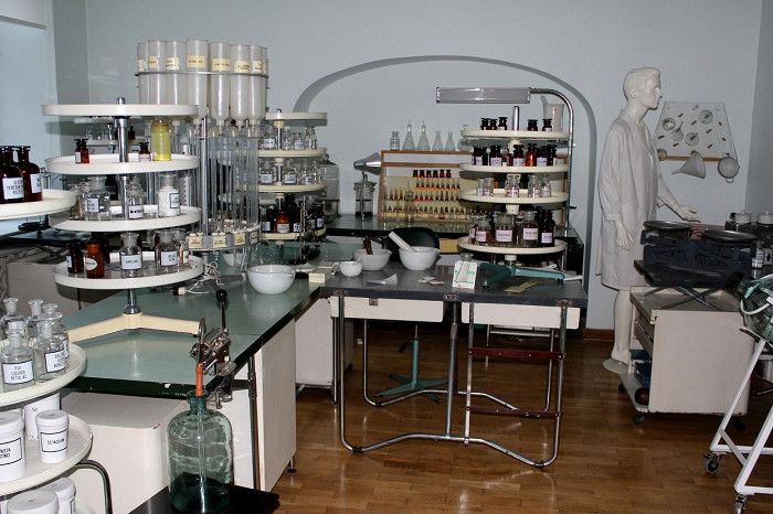 Лаборатория музея фармации в Риге