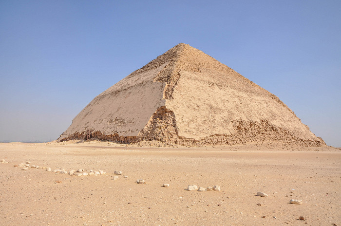 Дахшур, Ломаная пирамида Снофру