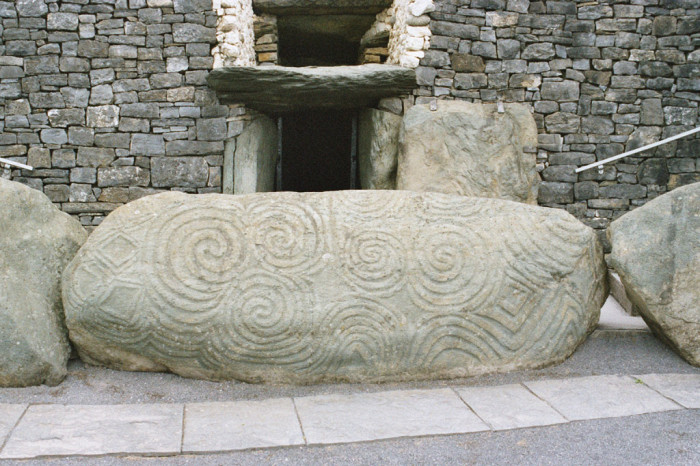 Ньюгрейндж, спиральный узор на входном камне