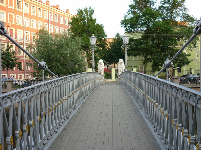 Перспектива Львиного моста в Санкт-Петербурге
