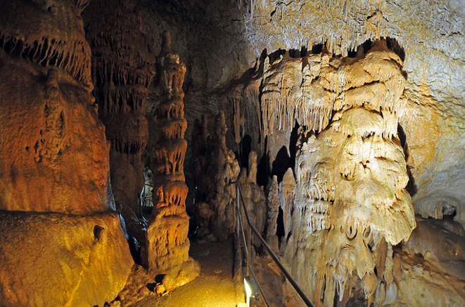 Мраморная пещера, в Крыму