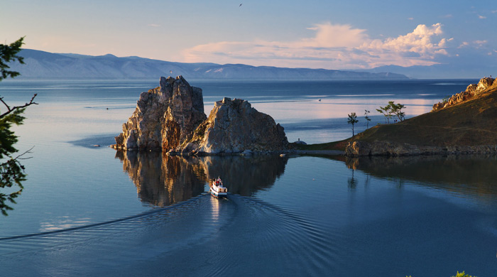 7-крутых-озер-России,-которые-могут-заменить-морской-отдых1