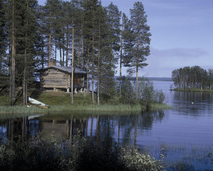 Коттедж на берегу озера в Финляндии