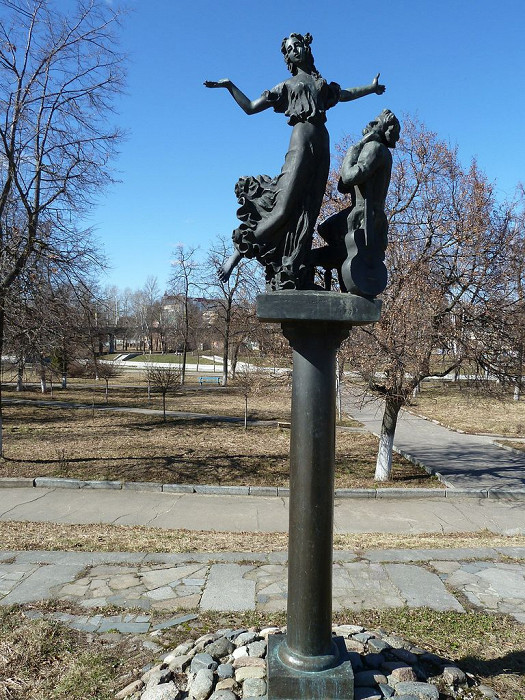 Памятник Н. С. Лескову в Орле, герои повести «Очарованный странник»