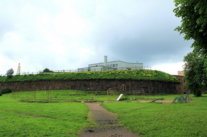 бастион панцерлакс выборг история. 572fy6kr9d8o4wg84cgowk8gs. бастион панцерлакс выборг история фото. бастион панцерлакс выборг история-572fy6kr9d8o4wg84cgowk8gs. картинка бастион панцерлакс выборг история. картинка 572fy6kr9d8o4wg84cgowk8gs. Со времен шведского периода в Выборге сохранился всего один бастион, стоящий здесь с конца 16 века — Панцерлакс. Когда-то один из пары угловых бастионов Горнверка, пристроенного к Каменному городу, был одним из самых важных укреплений комплекса Рогатой крепости на побережье Выборгского залива. Могучие стены служили защитой войскам, которые стреляли по врагу из шести бойниц, расположенных на трех ярусах бастиона. бастион панцерлакс выборг история. 572fy6kr9d8o4wg84cgowk8gs. бастион панцерлакс выборг история фото. бастион панцерлакс выборг история-572fy6kr9d8o4wg84cgowk8gs. картинка бастион панцерлакс выборг история. картинка 572fy6kr9d8o4wg84cgowk8gs. Со времен шведского периода в Выборге сохранился всего один бастион, стоящий здесь с конца 16 века — Панцерлакс. Когда-то один из пары угловых бастионов Горнверка, пристроенного к Каменному городу, был одним из самых важных укреплений комплекса Рогатой крепости на побережье Выборгского залива. Могучие стены служили защитой войскам, которые стреляли по врагу из шести бойниц, расположенных на трех ярусах бастиона.