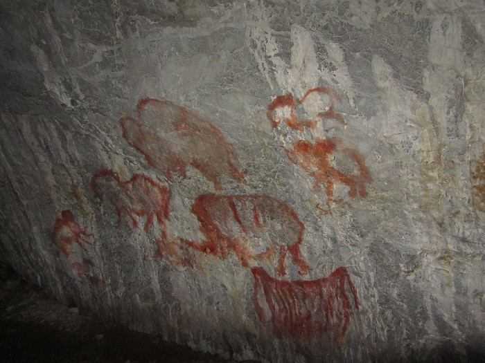 Рисунки на стене в Каповой пещере (копии)